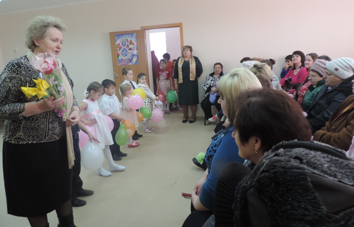 Праздник милым женщинам