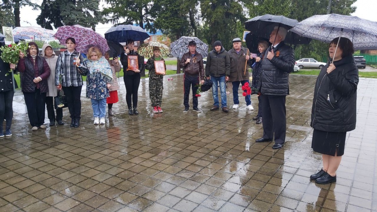 Торжественное возложение цветов