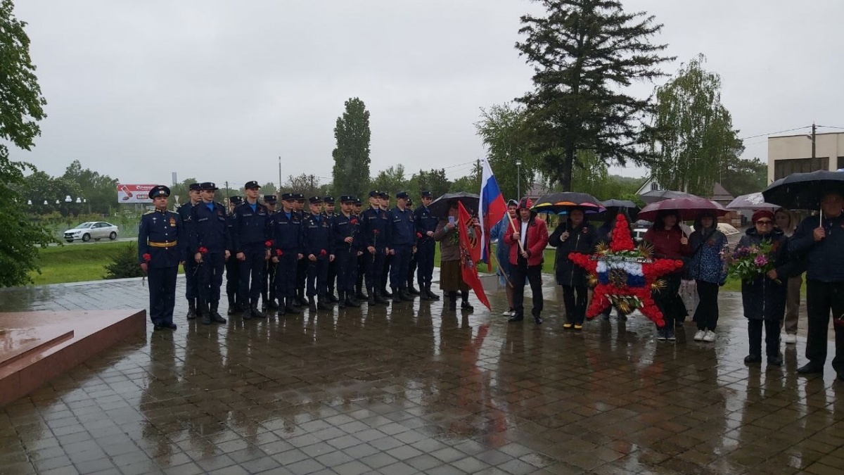 ТОРЖЕСТВЕННОЕ ВОЗЛОЖЕНИЕ ЦВЕТОВ.